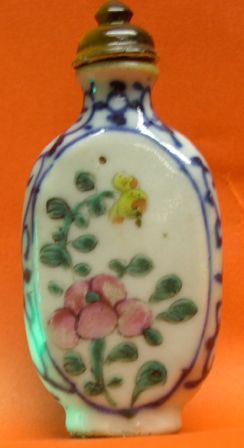 Tabati�re en porcelaine � d�cor floral