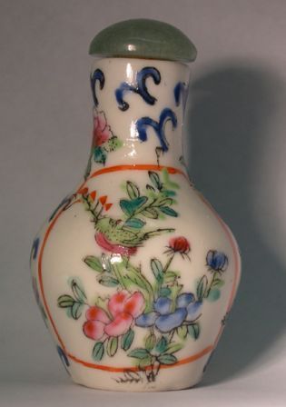 Tabati�re en porcelaine estampill�e