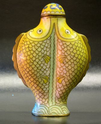 Tabati�re en cloisonn� en forme de double carpe