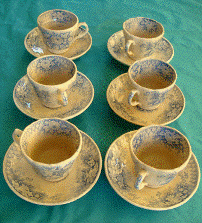 Tasses et leurs soucoupes en Sarreguemine